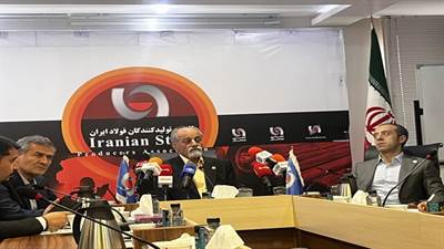 اعضای انجمن تولیدکنندگان فولاد ایران ضمن انتقاد از اعمال محدودیت‌های انرژی برای صنعت فولاد از رئیس ‌جمهور خواستند تا تصمیمات اساسی برای صنعت فولاد اتخاذ کنند. 