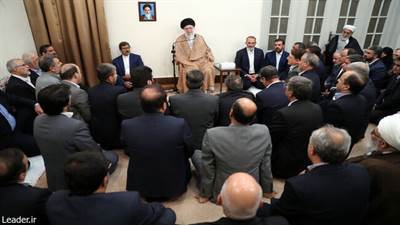 رهبر معظم انقلاب اسلامیگفتند: یکی از موضوعات مهم موضوع مردم است که باید به میان مردم رفت و در اجتماعات آنها حاضر شد و سخنان آنها را حتی اگر تند باشد با حوصله شنید