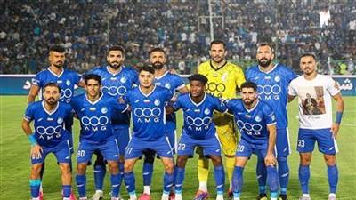 در شرایطی که حدود یک ماه پیش هواداران استقلال به دلیل شرایط تیم‌شان تجمع کرده بودند حالا یک تیم کهکشانی دارند و بیش از همیشه به قهرمانی تیمشان امیدوارند.